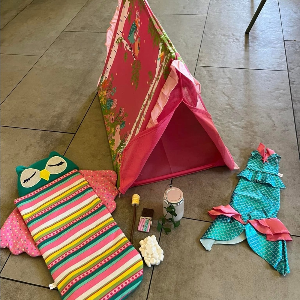 EUC American Girl Doll Play Tent Set